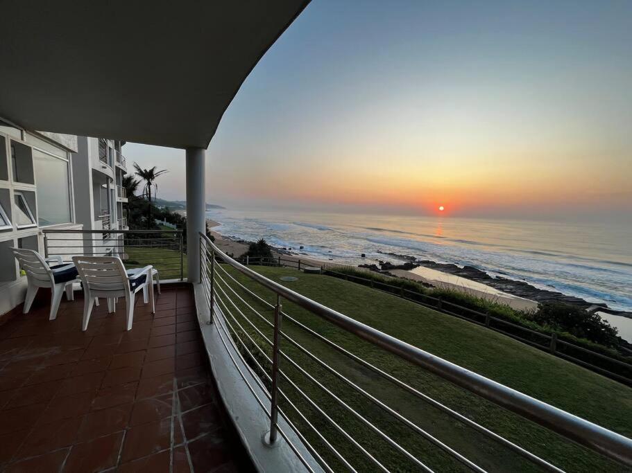 Ocean Pearl At Chakas Cove - Beachfront Apartment Ballito Exterior foto